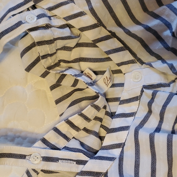 Ruffle Button down top - Picture 7 of 8